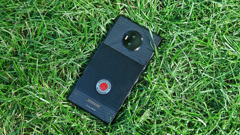 Illustration for article titled Why Is Apple Flexing on High-end Camera Company Red Over Vague Patents?