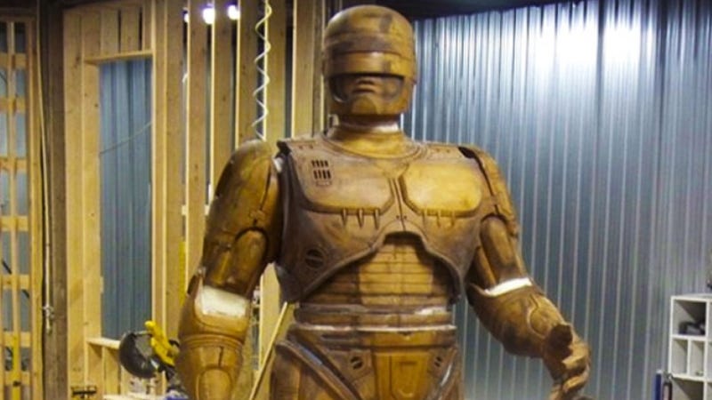 Illustration for article titled Molds For RoboCop Statue Head To Detroit Before Summer Unveiling