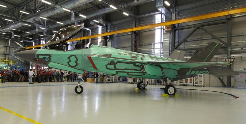 Illustration for article titled El impresionante primer caza F-35 italiano no es como los demás