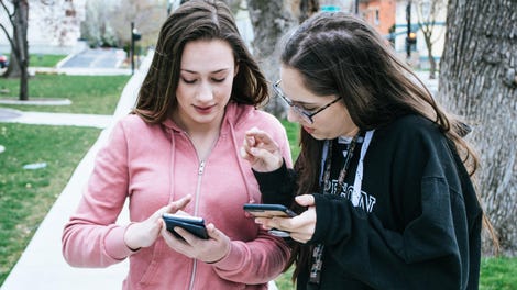 How To End Screen Time Without A Struggle Motherly >> How To End Your Kid S Screen Time Without A Meltdown How To End Screen Time Without A Struggle Motherly >> How To End Your Kid S Screen Time Without A Meltdown