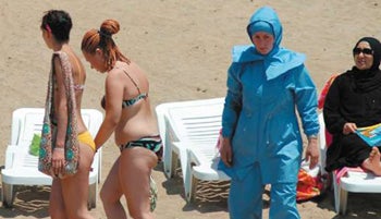 Illustration for article titled Beach-Loving Turkish Women: In Hot Water