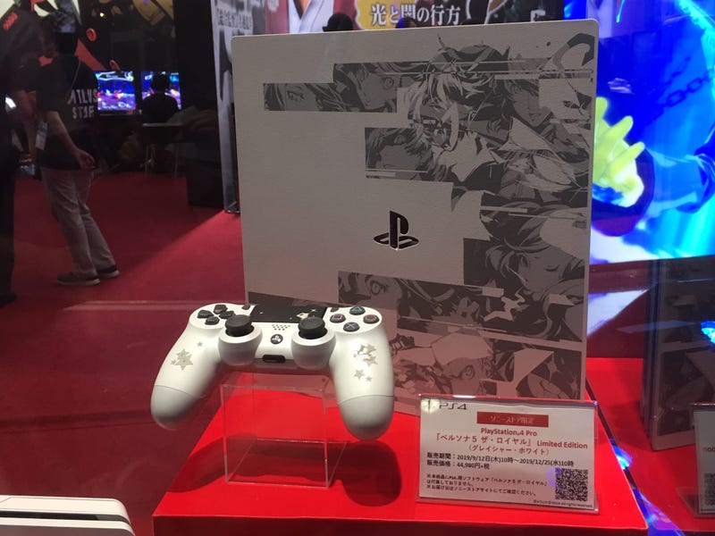 Illustration for article titled The Persona 5 PlayStation 4 Looks Beautiful