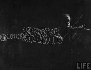 Illustration for article titled This incredible photograph illustrates the movements of a violinist's bow