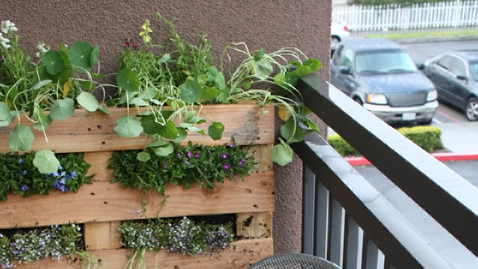 turn a wood pallet