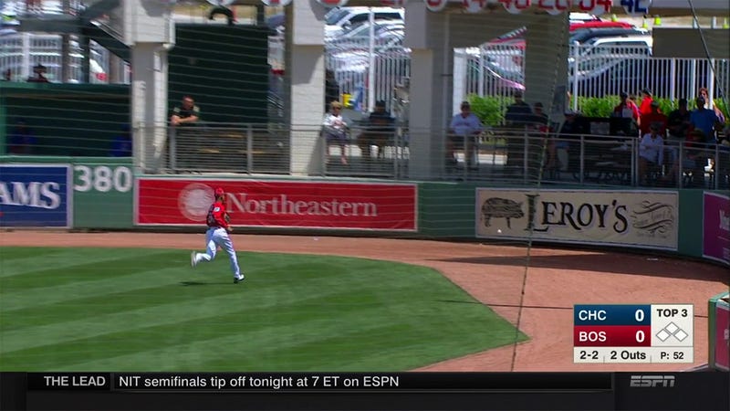 Illustration for article titled Mookie Betts On Fly Ball While Chatting With ESPN: “I Ain’t Getting This One, Boys”