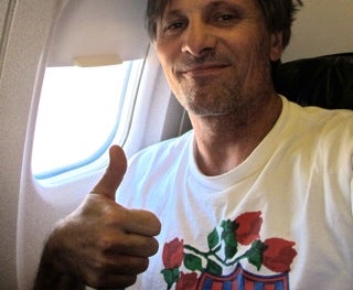 Illustration for article titled Viggo Mortensen Almost Got Kicked Out Of Dulles Airport For Cheering His Favorite Soccer Team