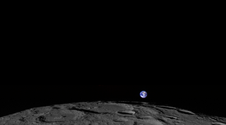 Illustration for article titled A Stunning Shot Of Our Pale Blue Dot Rising Over The Lunar Horizon