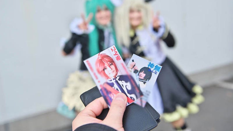 Illustration for article titled Cosplayers Have Business Cards, Too, You Know