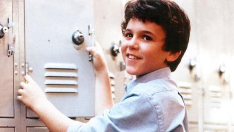 Illustration for article titled And that was the day Fred Savage became a game show host with Ricky Gervais