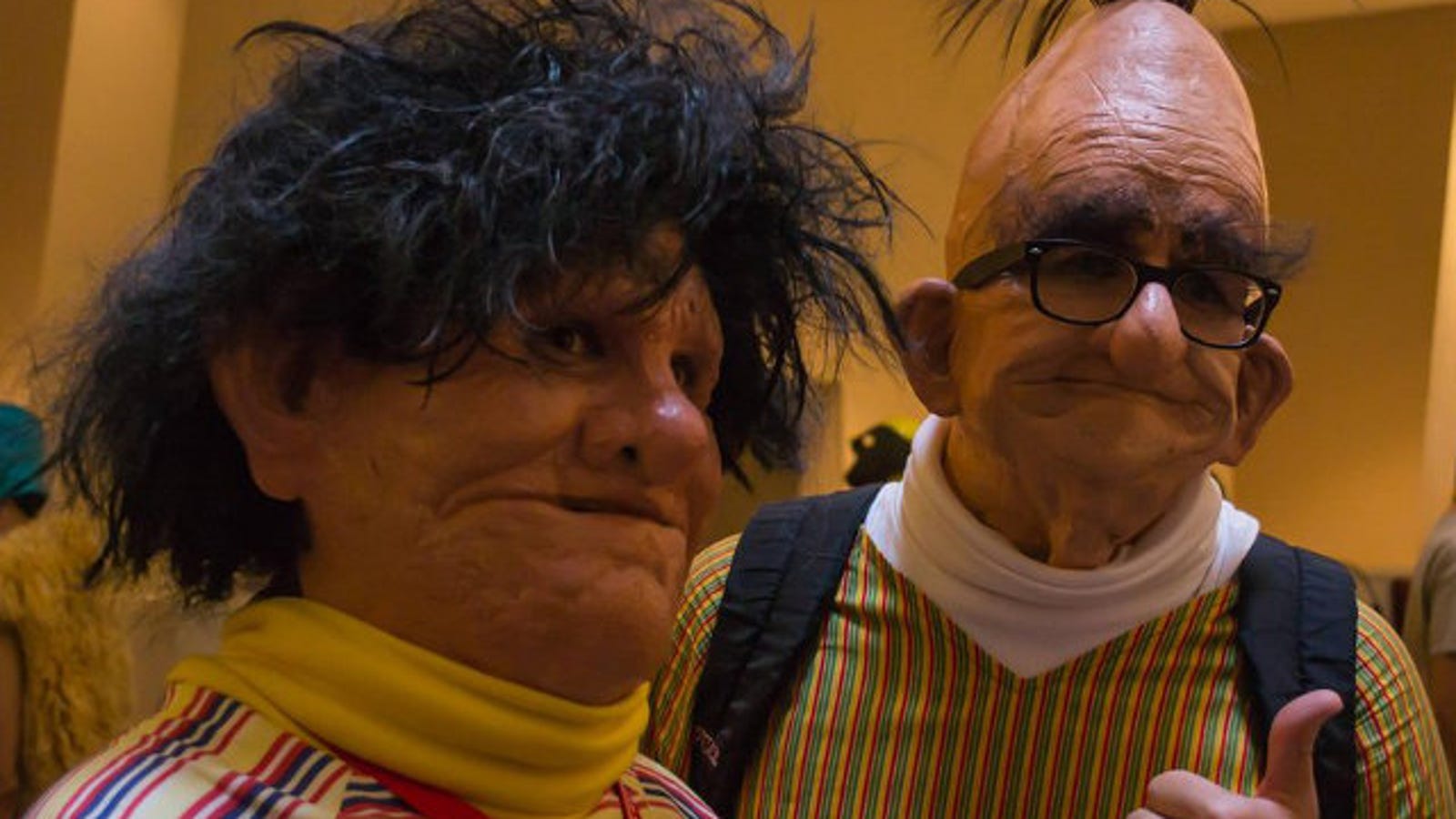 Can't stop screaming, real life Bert and Ernie cosplay is too terrifying
