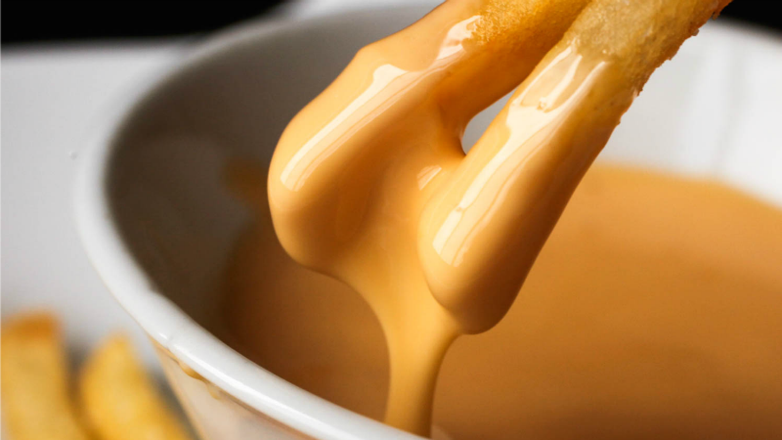 how to make a cheese sauce with milk and shredded cheese