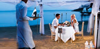 Illustration for article titled Book Kerala Luxury Honeymoon Packages from Delhi
