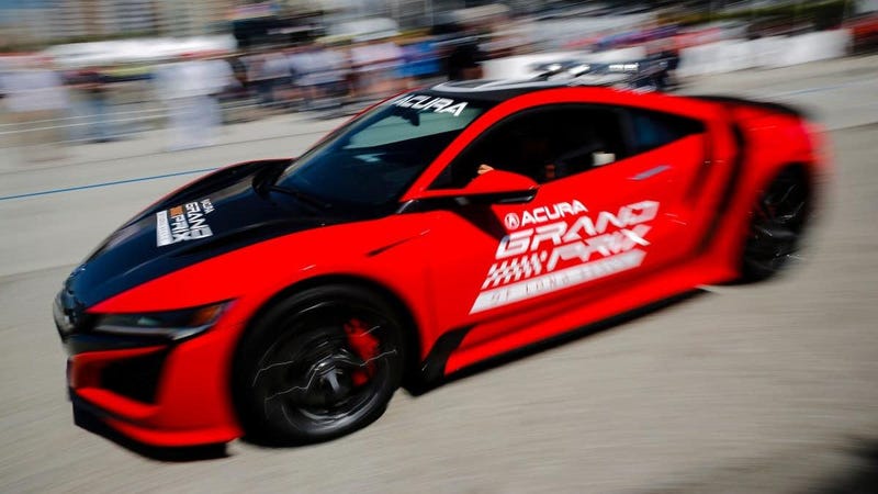 Illustration for article titled Watch the Acura NSX Pace Car Set a Production Car Lap Record On the Long Beach Circuit