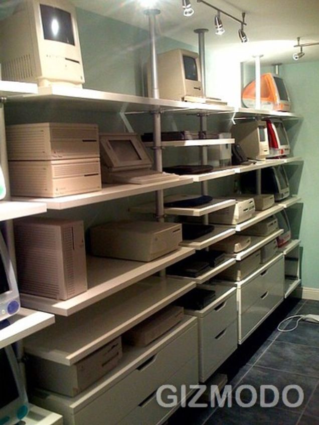 Illustration for article titled Man's Spare Room Filled With Almost Every Apple Model Ever Made