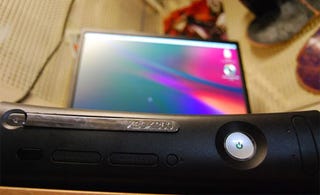 Illustration for article titled PowerBook/Xbox 360 Mod Makes the PowerBook Bulkier, Less Portable