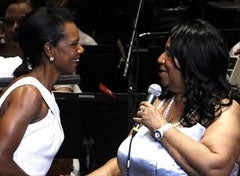 Illustration for article titled Aretha And Condi Team Up For Randomly Great Live Performance