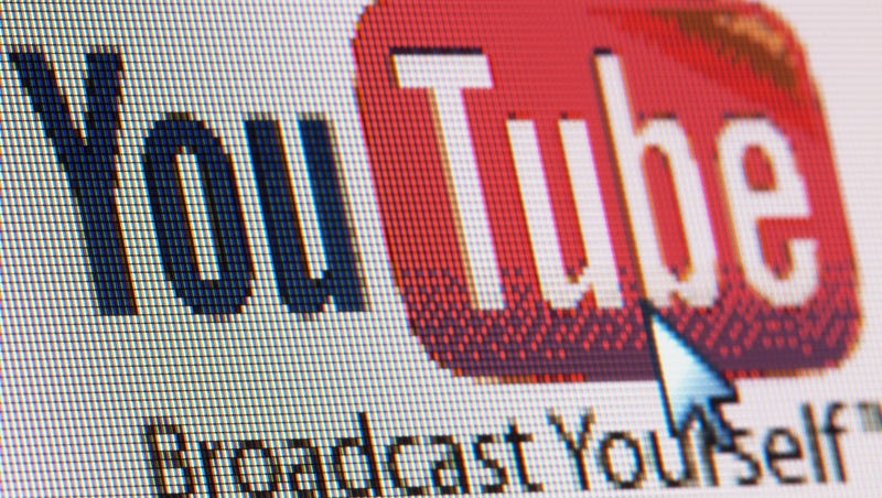Illustration for article titled Working for a YouTube Star Is Like Working for a TV Star: Grueling