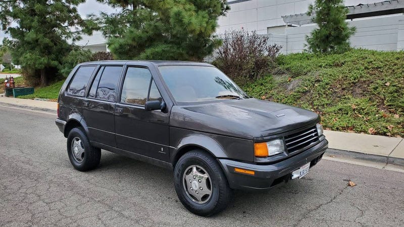 Illustration for article titled At $2,700, Could This 1995 Laforza Be "La Fabulous Deal?"