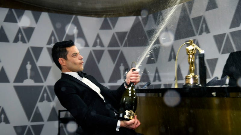 Illustration for article titled Is this a good time to douse people in wine? A helpful guide