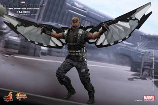 Hot Toys New The Winter Soldier Falcon Figure