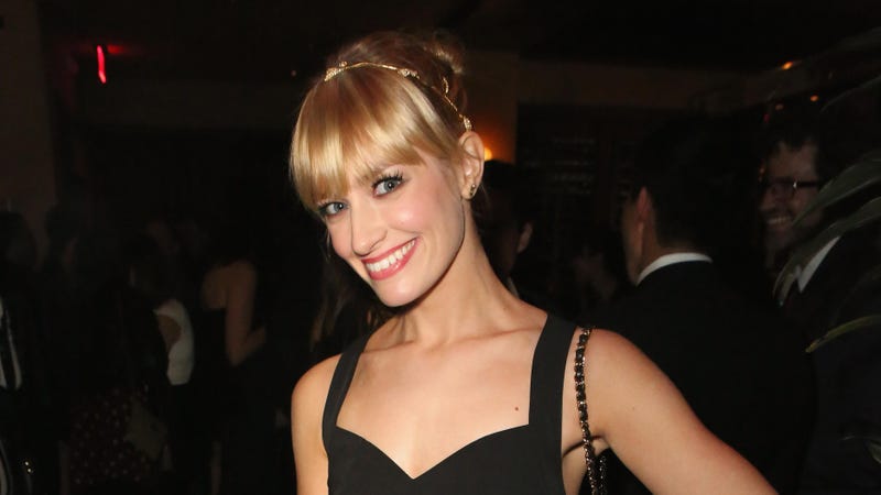 Illustration for article titled Beth Behrs of Two Broke Girls Says Lindsay Lohan Was a Delight on Set