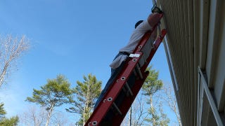 Illustration for article titled Remember the 4-to-1 Rule for Ladder Safety to Avoid Home Improvement Injuries