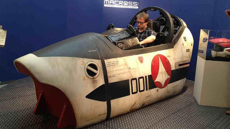 Illustration for article titled Some Lucky Humans Got To Sit In A Macross Cockpit