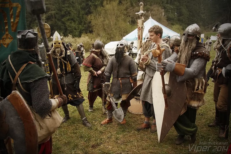 Fans Bring Warhammer To Life On A Battlefield