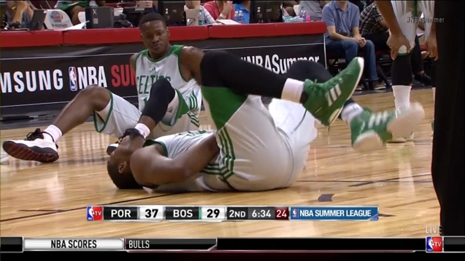 Marcus Smart Leaves Game With Hand Injury1600 x 900
