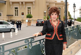 Illustration for article titled Gina Lollobrigida Looks Dahhhlink