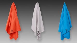 Illustration for article titled $15: Get This Versatile + Compact Quick-Dry Micro-Fiber Towel (50% Off)
