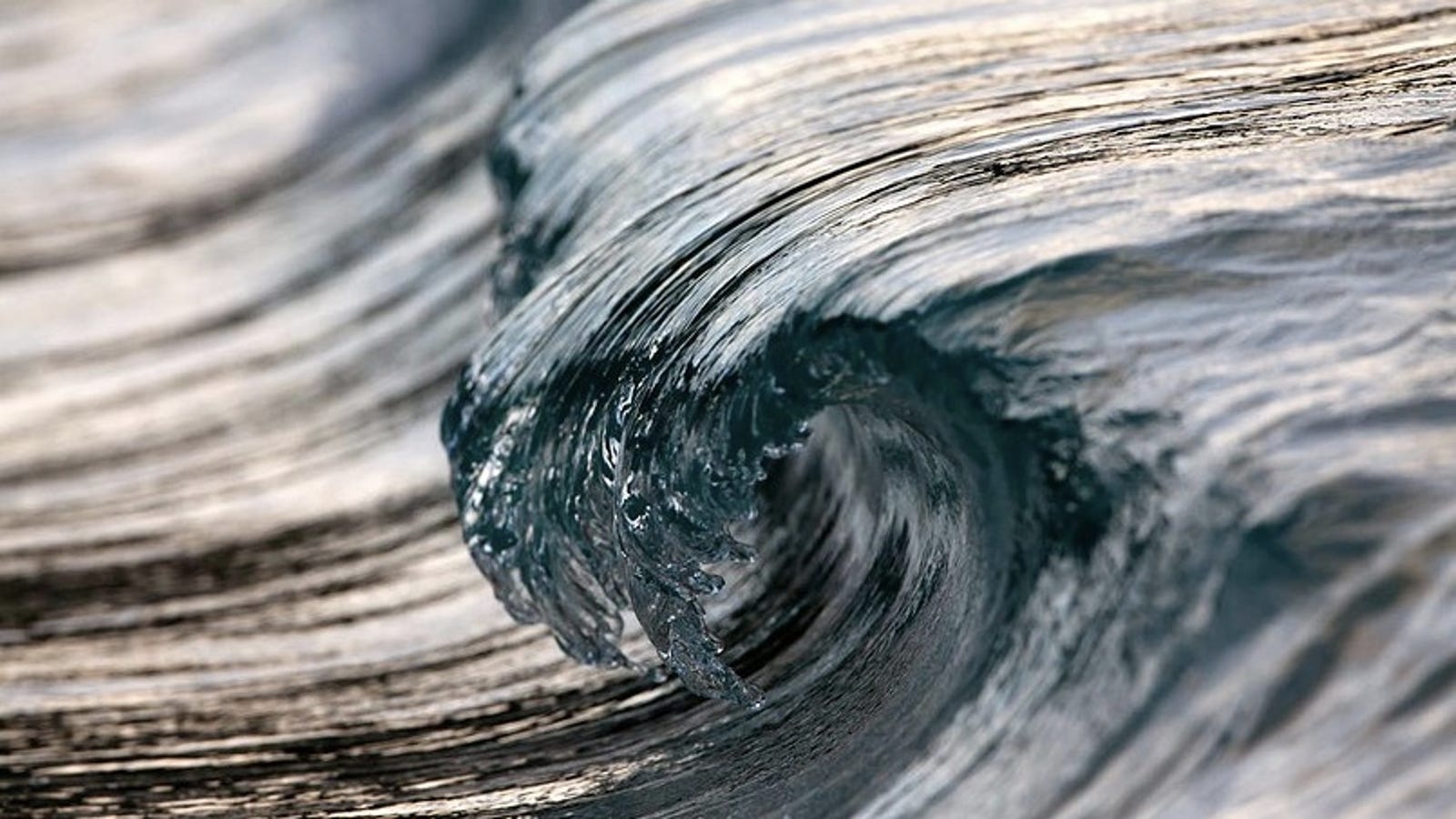 Подобен волною морскою. Веб волна. Скат в океане. Предметы похожие на волну. Волны похожи на вату.
