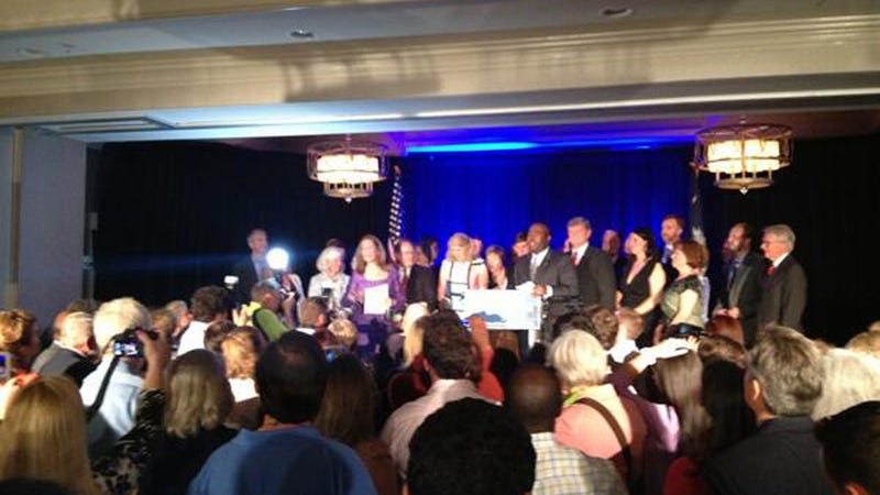 Illustration for article titled Human Trainwreck Mark Sanford Defeats Elizabeth Colbert Busch :(