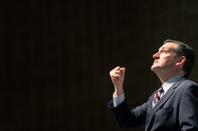 Illustration for article titled Sen. Ted Cruz Caught Gazing at a Photo of Rival Beto O'Rourke