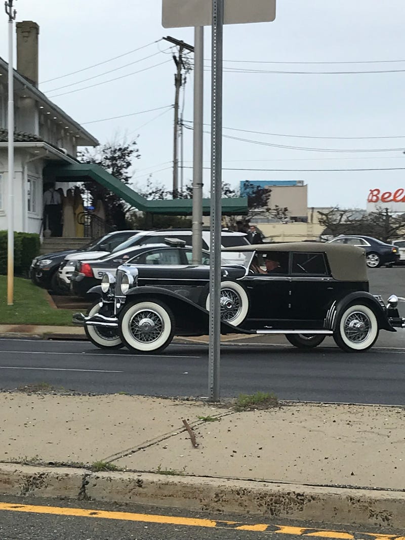 Illustration for article titled DOTS: HOLY FUCKING SHIT! HOLY FUCKING SHIT! ITS A GODDAMNED DUESENBERG!!!!!! Edition