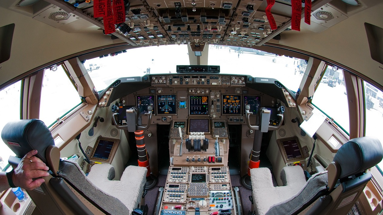 inside 747 cockpit