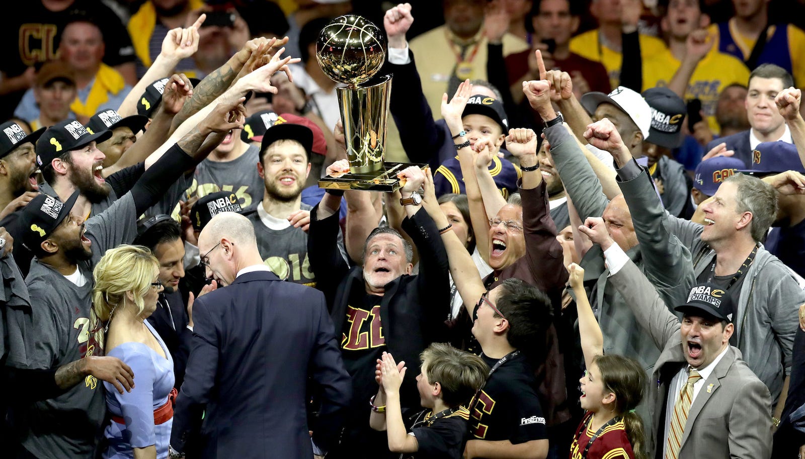 Dan Gilbert shows off Cleveland Cavaliers' championship banner