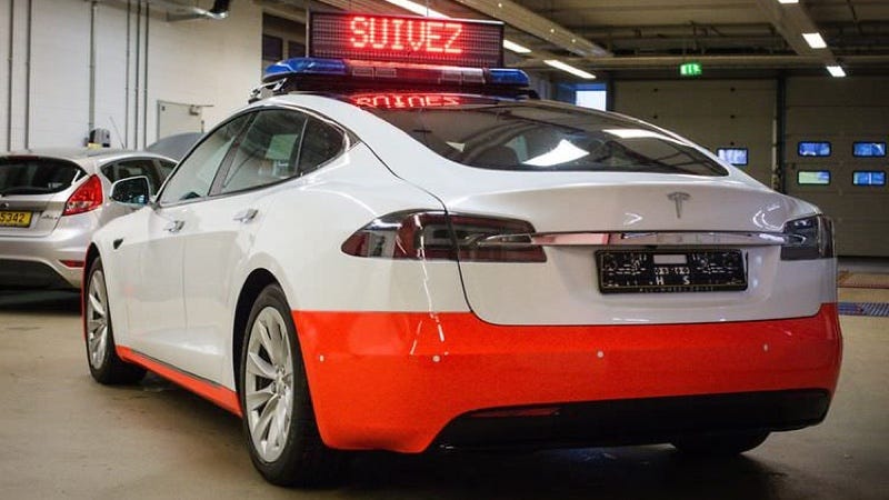 Illustration for article titled La policía de Luxemburgo lleva meses sin poder usar sus Tesla Model S porque no logran la homologación alemana