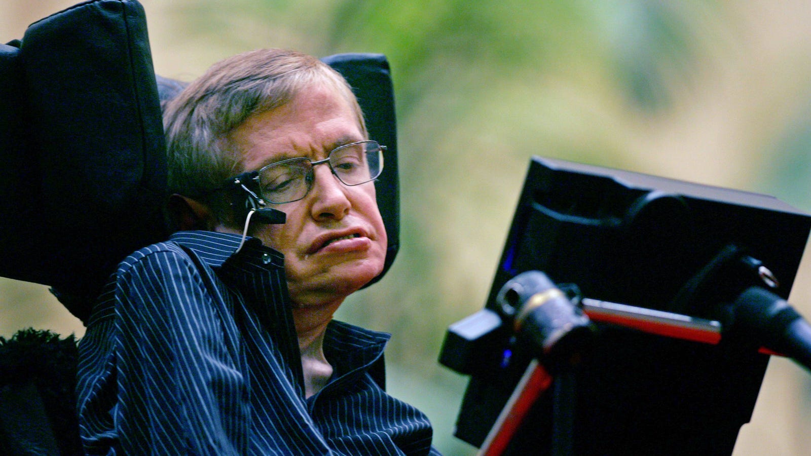 photo of Physicist Stephen Hawking Has Died at the Age of 76 image