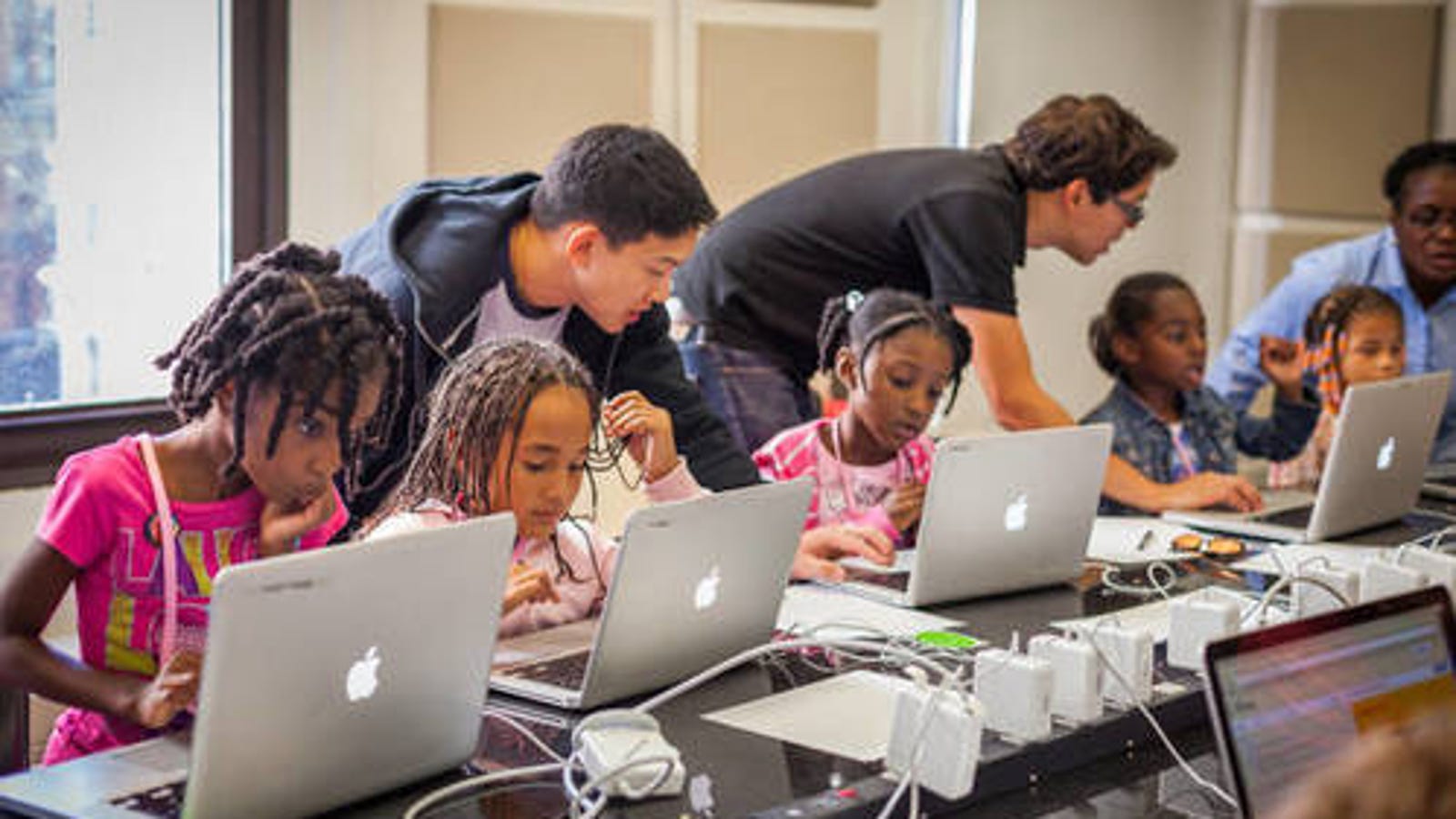 10 STEM Summer Camps for Students of Color
