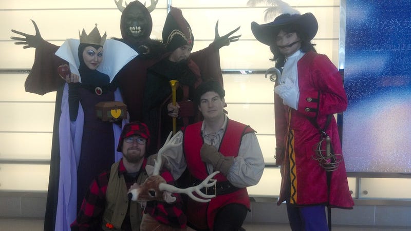 This Is The Most Genius Disney Villain Cosplay We Ve Seen Yet