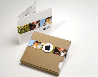Illustration for article titled Concept Apple Software Packaging: Light, White and Not Quite Right