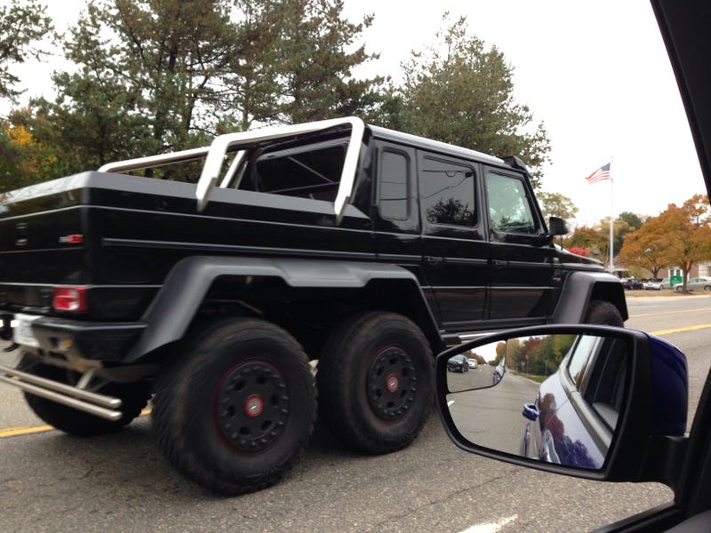 Illustration for article titled Wow...Brabus 6x6 in Michigan