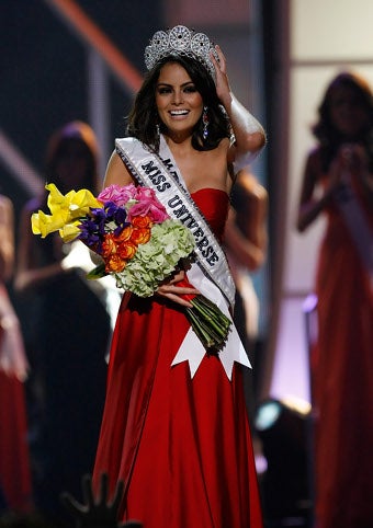 Illustration for article titled The Agony And The Ecstasy Of Miss Universe Gowns