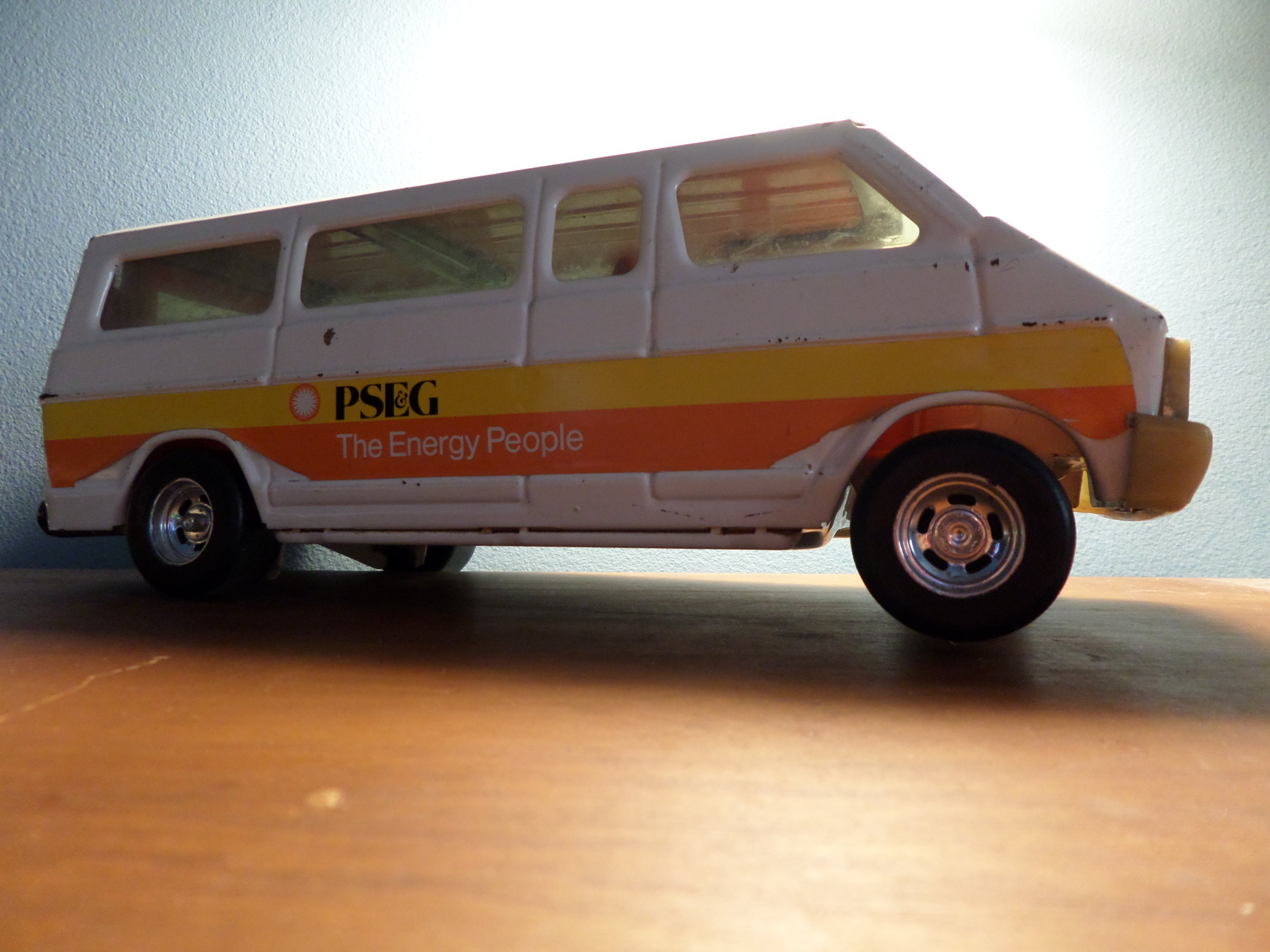 ERTL Dodge Van 1:18 Review