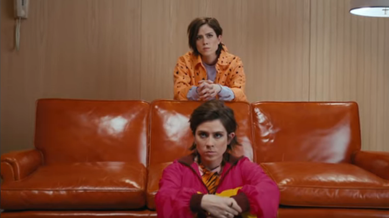 Illustration for article titled Tegan And Sara go back to the '90s—in more ways than one—for their new video
