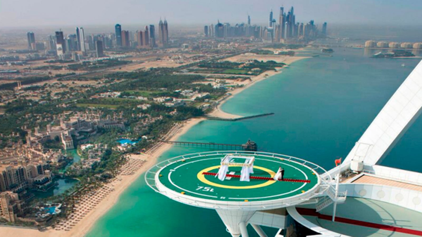 You Can Now Get Married On Dubai S Burj Al Arab Helipad