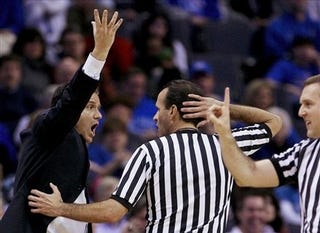 Illustration for article titled Study: College Basketball Refs Suck, Too