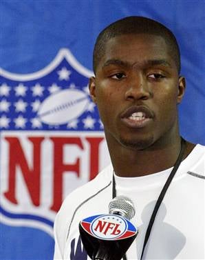 Illustration for article titled Mike Williams, Former First Rounder in 2005, Cut By Third Team