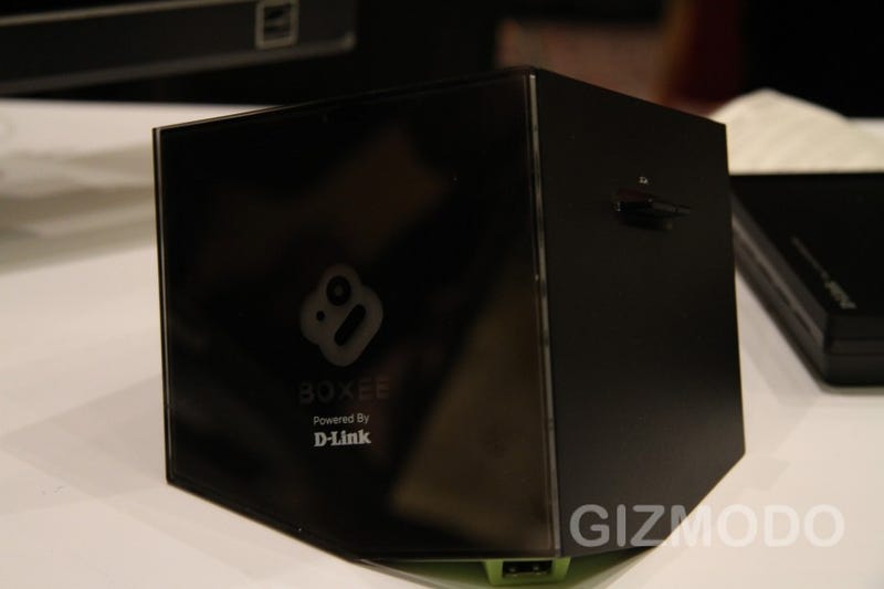Illustration for article titled The Boxee Box and Keyboard Remote in the Flesh